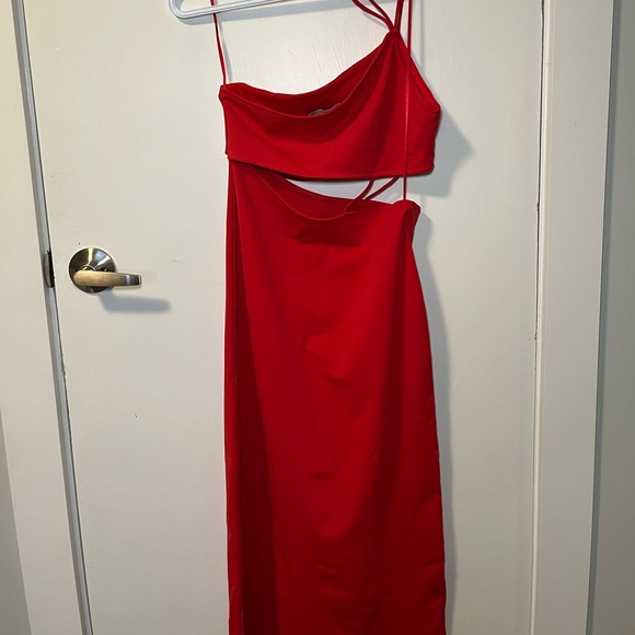 Red dress - Picture 3 of 4